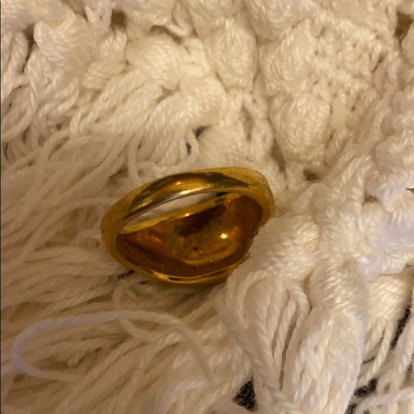 Gold and beige chunky enamel ring Vintage Size 6 1/2 EUC - Picture 6 of 8